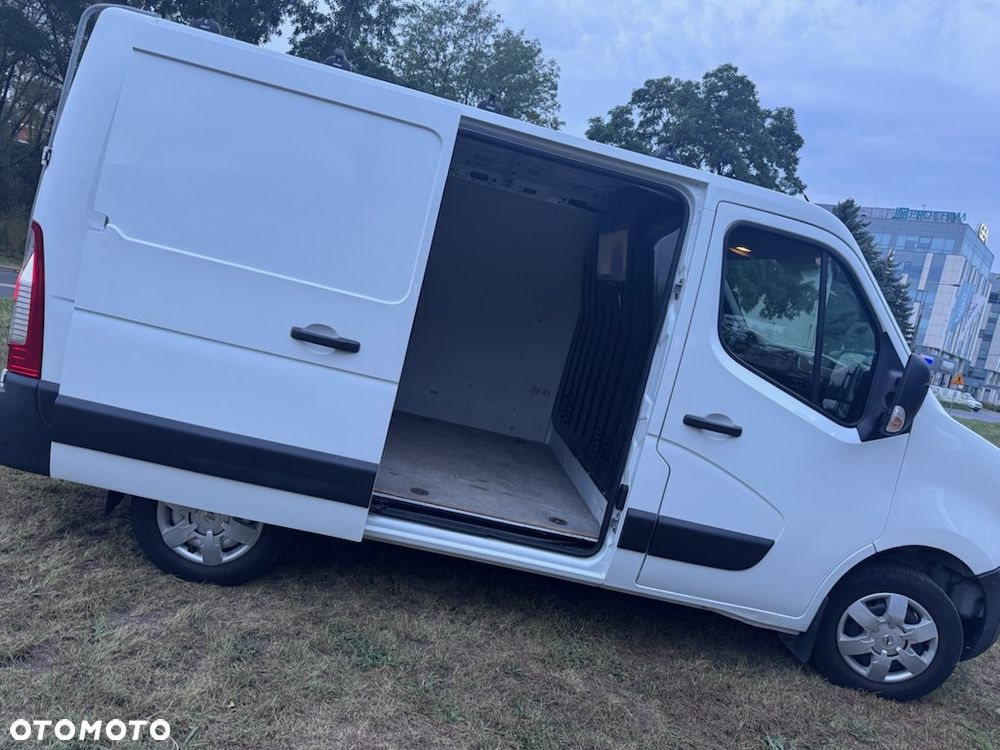 Nissan NV400 - 1