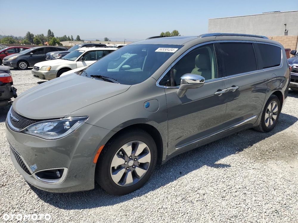 Chrysler Pacifica - 2