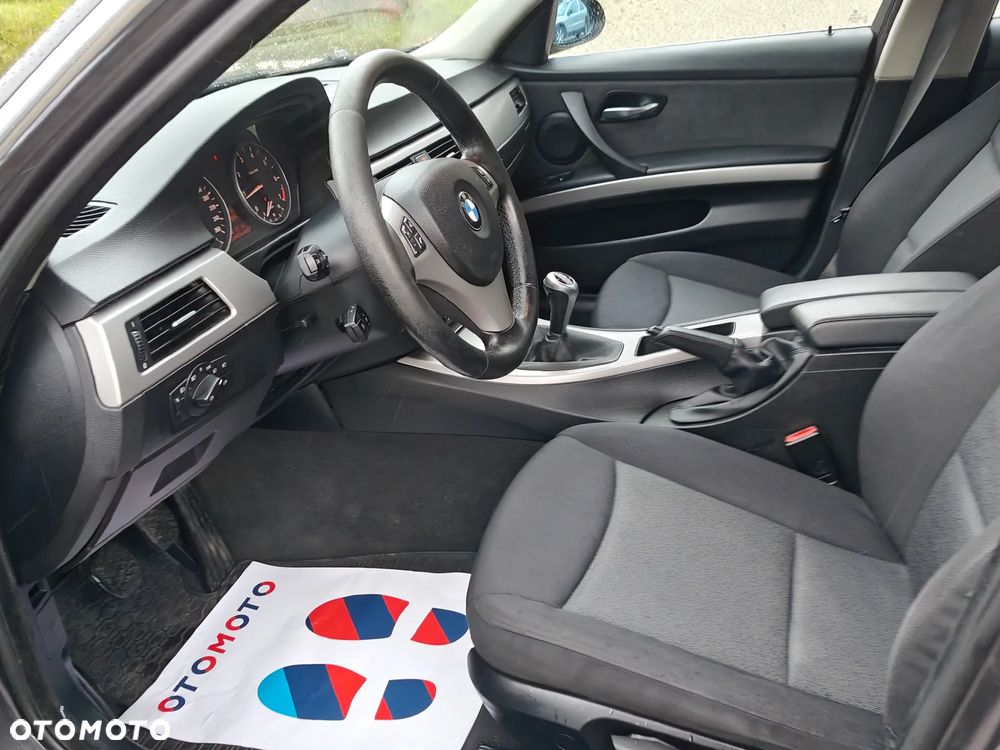 BMW Seria 3 320i - 7