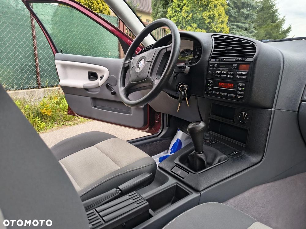BMW Seria 3 318i - 9