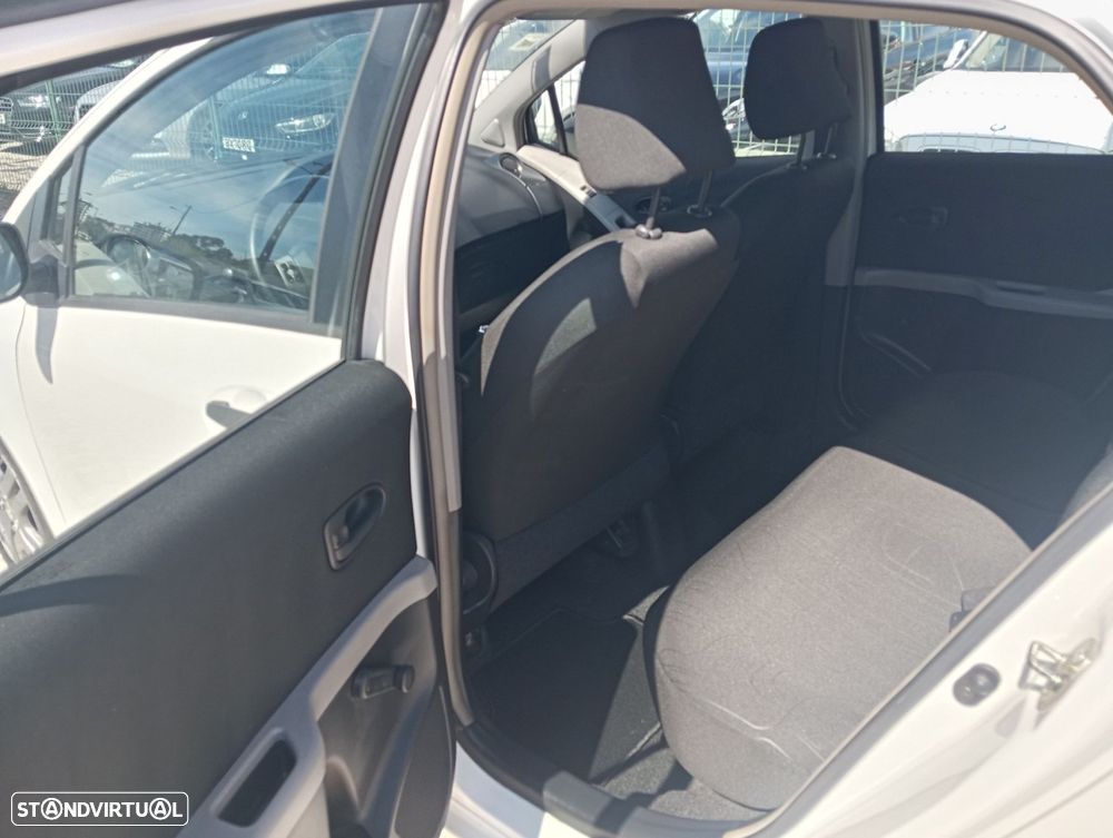 Toyota Yaris 1.4 D-4D ACtive - 13