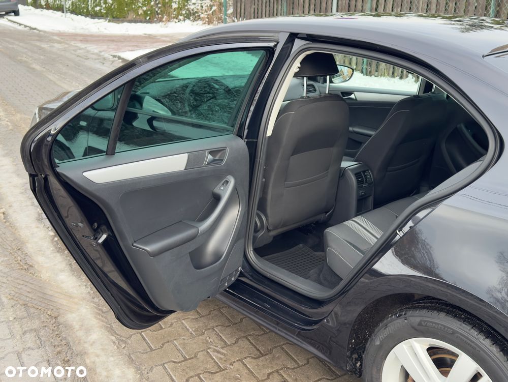 Volkswagen Jetta 1.6 TDI Blue Motion Technology Match - 13