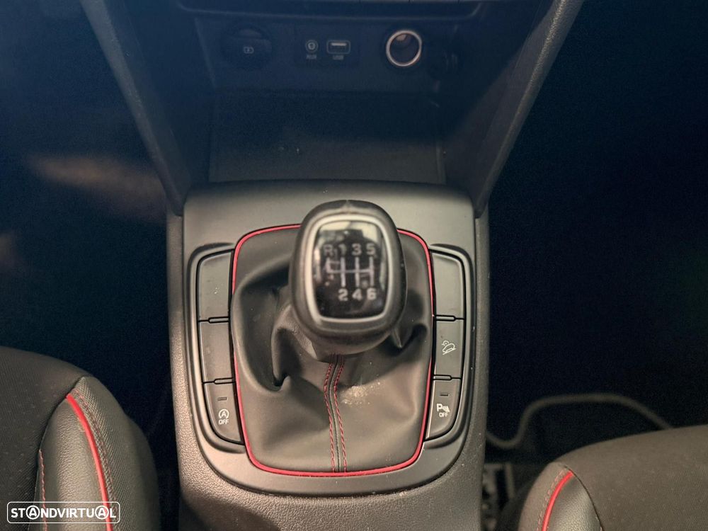 Hyundai Kauai 1.0 T-GDi Pele/Tecido Vermelho - 28