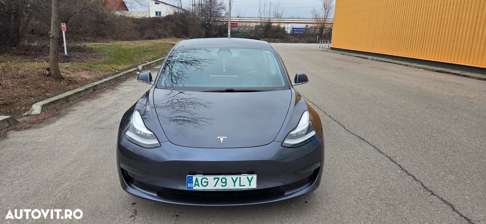 Tesla Model 3 - 3