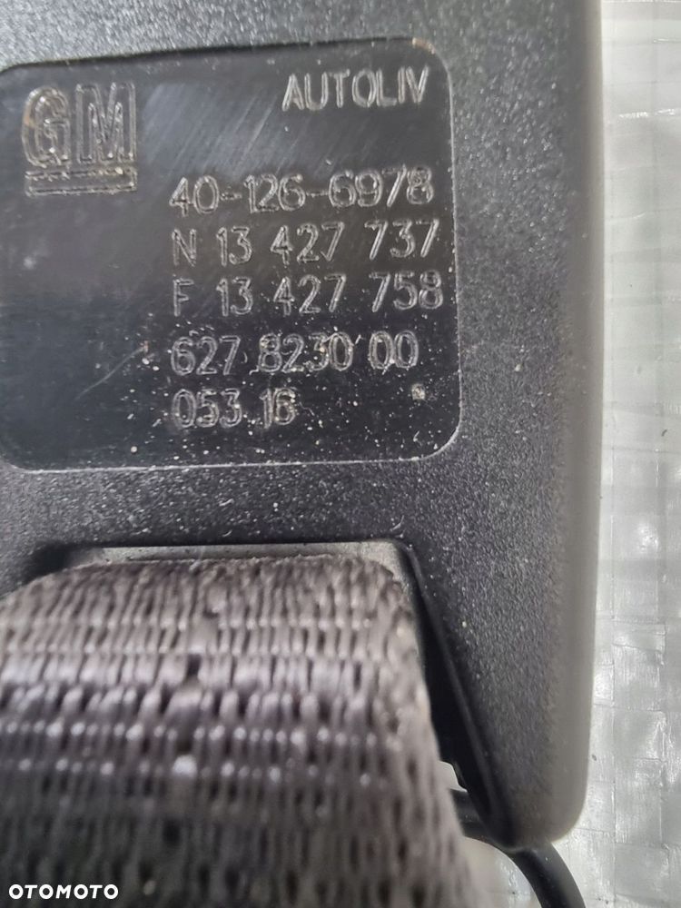 OPEL CORSA E WPINKA ZAPINKA PASA TYŁ ŚRODKOWY ŚRODEK 13427737 13427758 - 3
