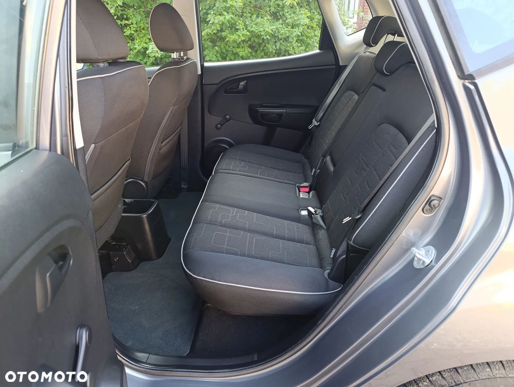 Kia Venga 1.4 L - 11