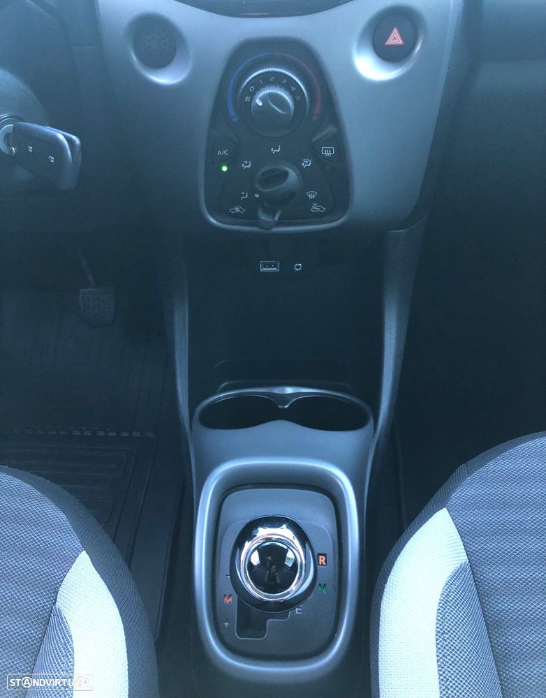 Toyota Aygo 1.0 X-Play Plus MM - 35