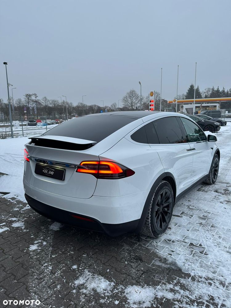 Tesla Model X - 5
