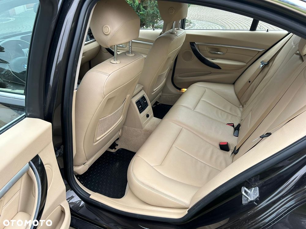 BMW Seria 3 320d Edition Luxury Line Purity - 11