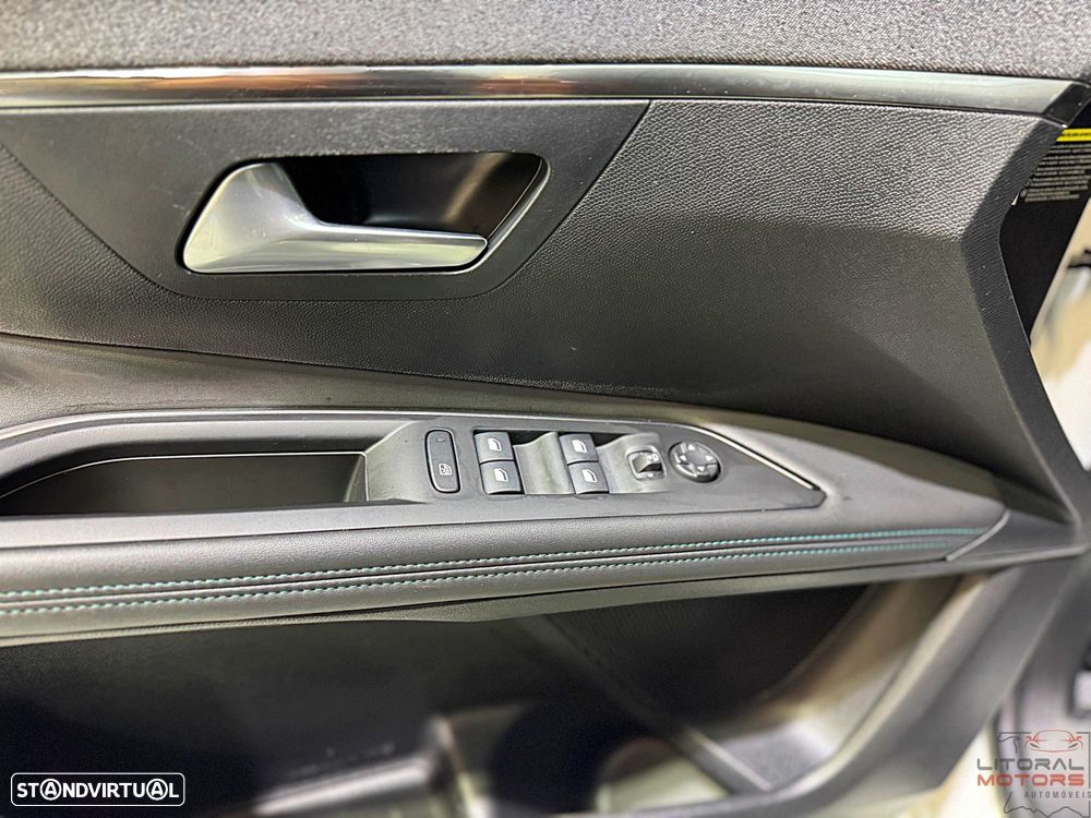 Peugeot 3008 1.2 PureTech Allure Pack EAT8 - 17