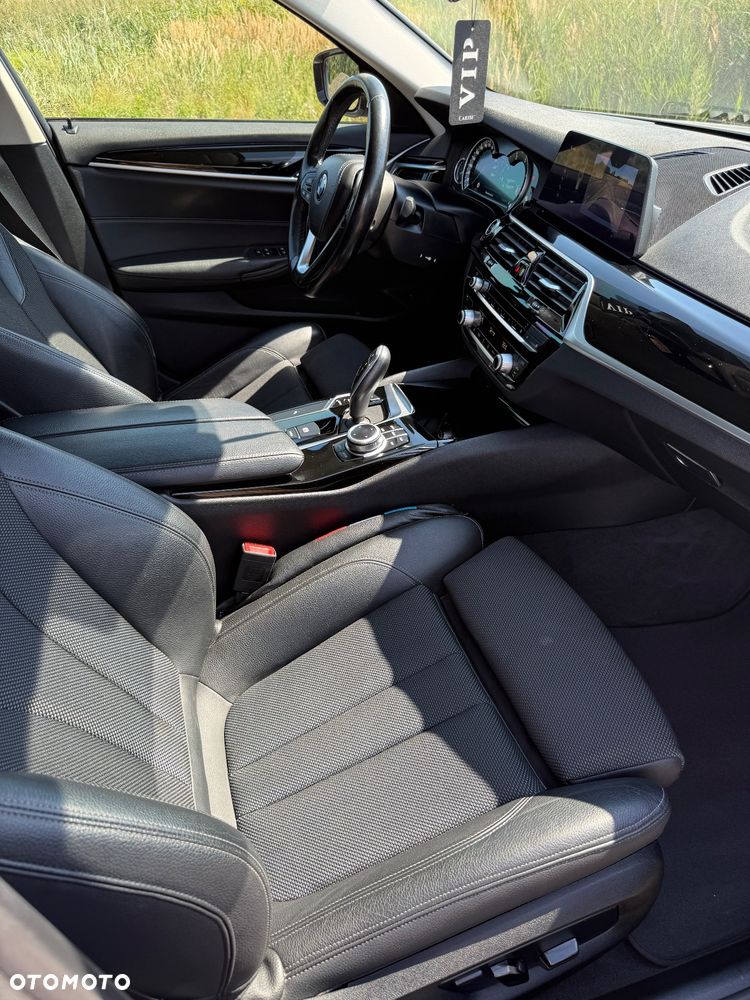 BMW Seria 5 520d Sport Line - 11