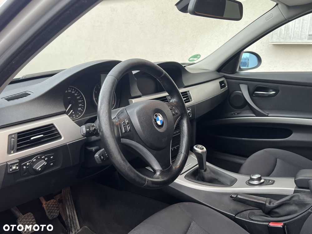 BMW Seria 3 318i - 11