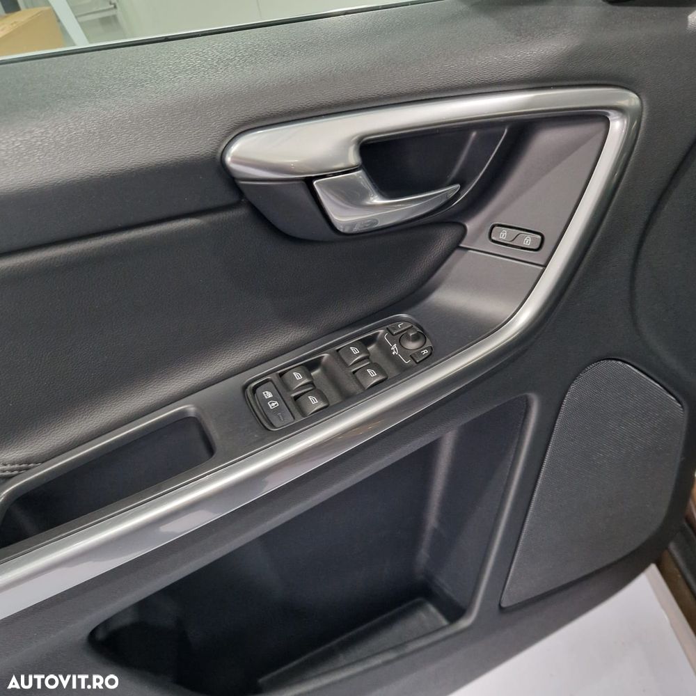 Volvo XC 60 D4AWD Kinetic - 11