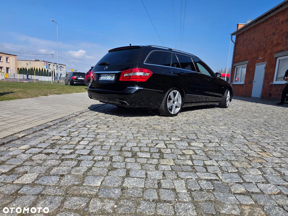 Mercedes-Benz E-Class 2012 photo 2