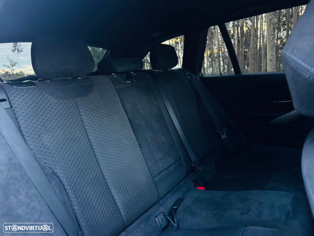 BMW 320 d Touring Pack M - 44