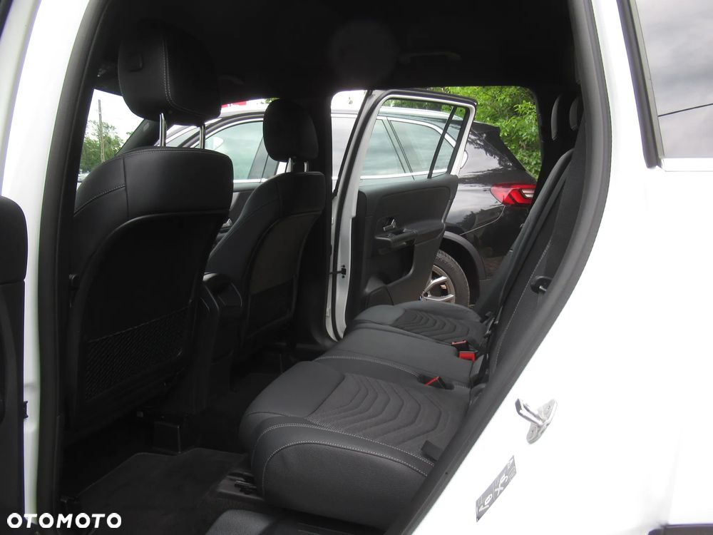 Mercedes-Benz GLB 200 7G-DCT - 7