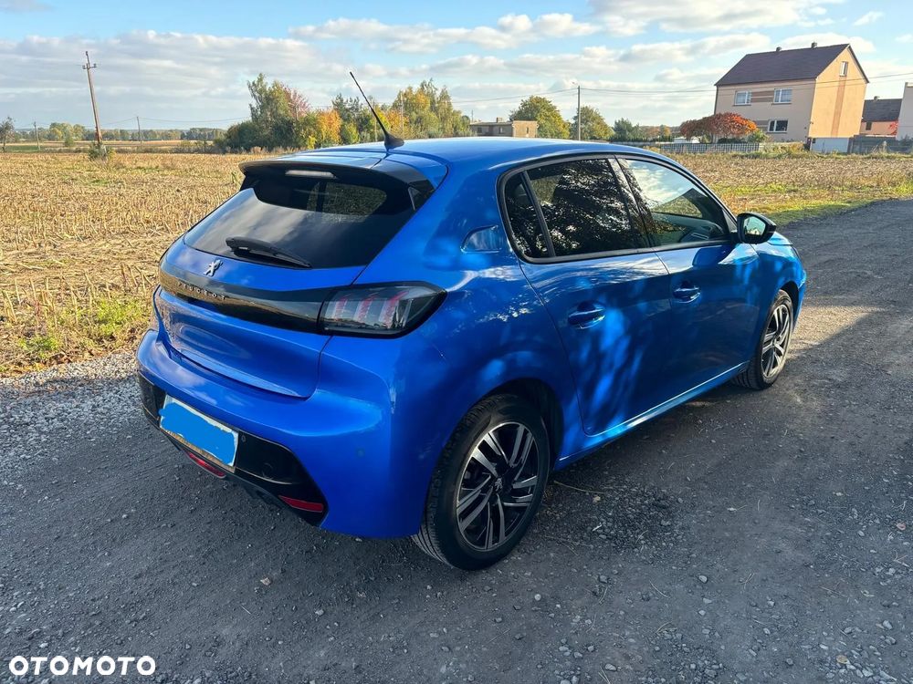 Peugeot 208 - 8