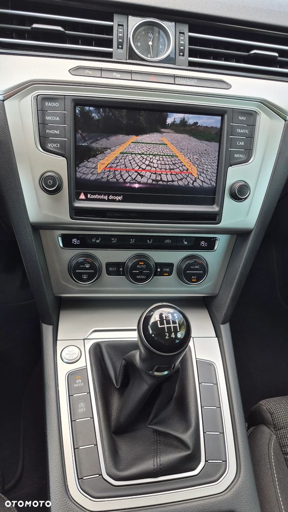 Volkswagen Passat 2.0 TDI BMT Comfortline - 25