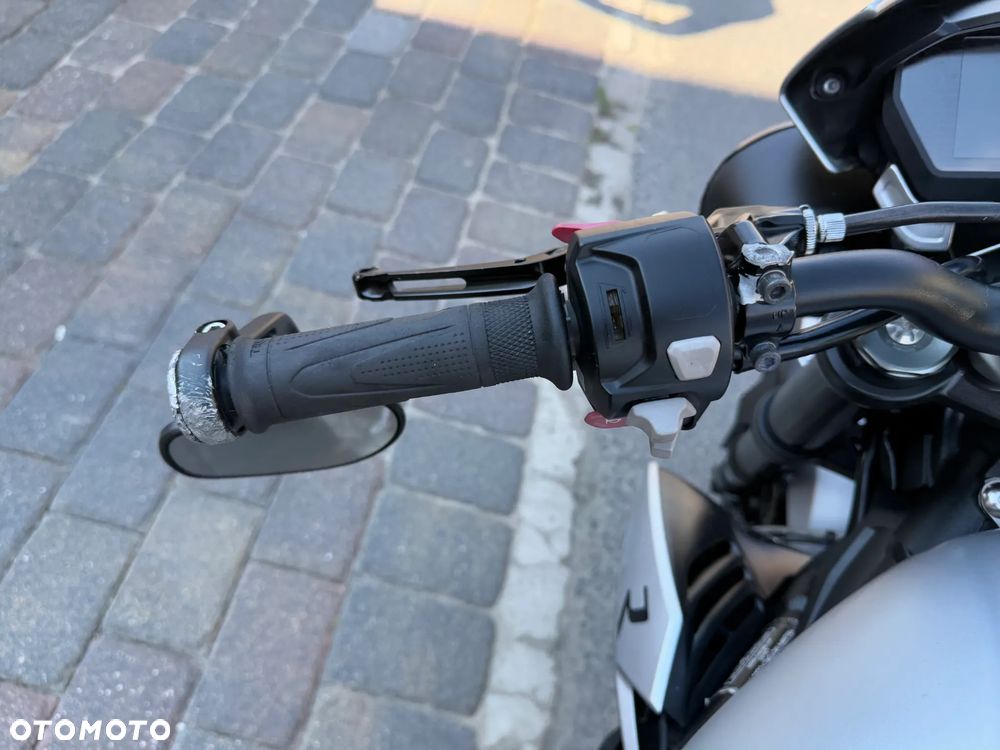 Triumph Street Triple - 10