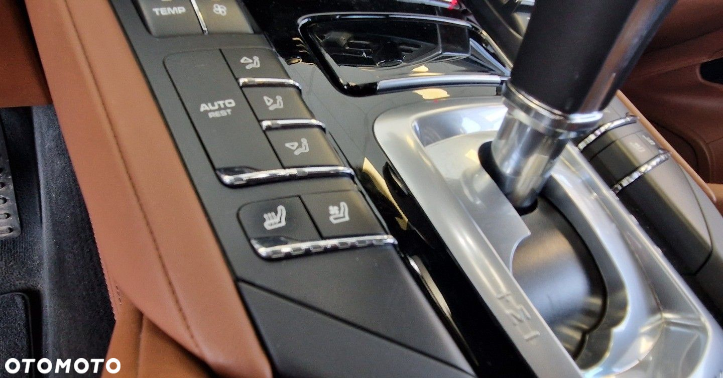 Porsche Cayenne - 28