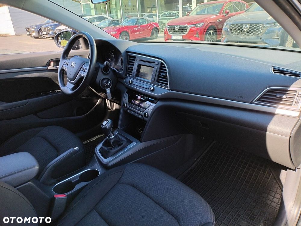 Hyundai Elantra 1.6 CRDi Style - 32