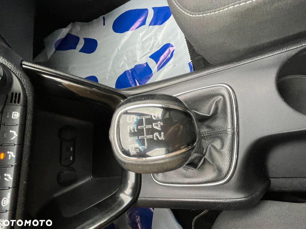 Kia Ceed 1.6 GDI Dream Team Edition - 24