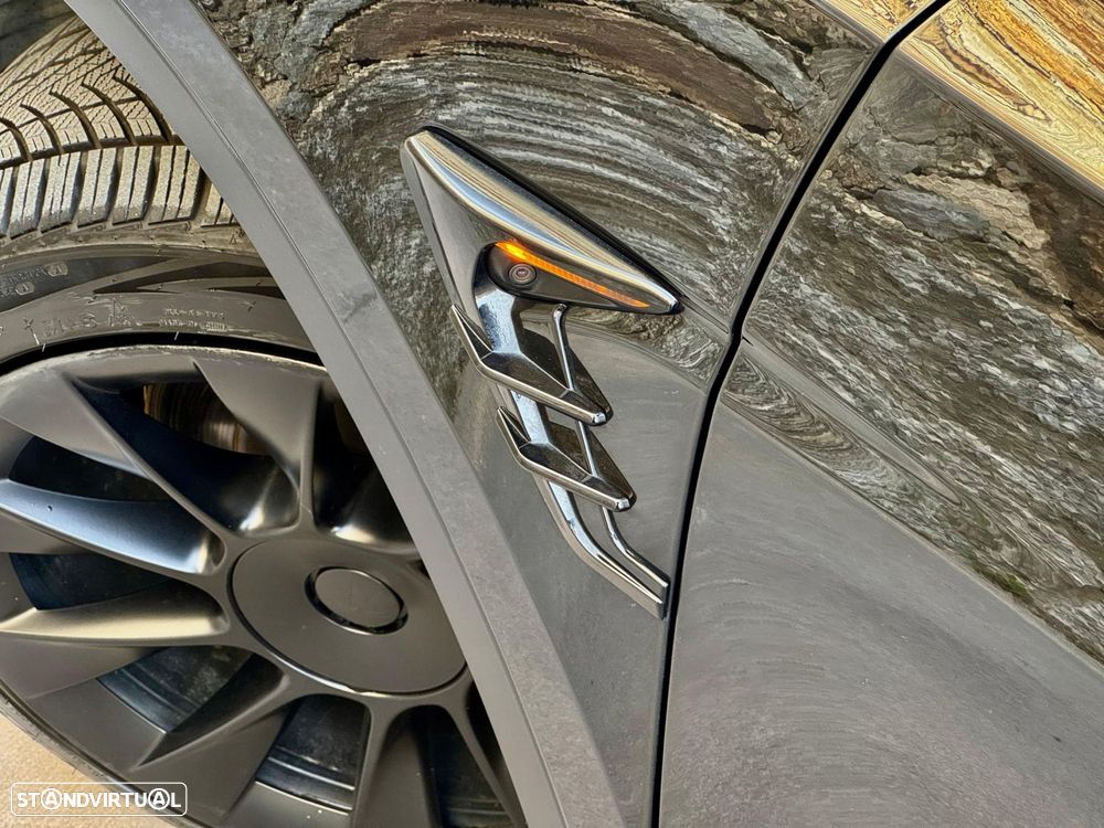 Tesla Model Y Long Range Dual Motor AWD - 31
