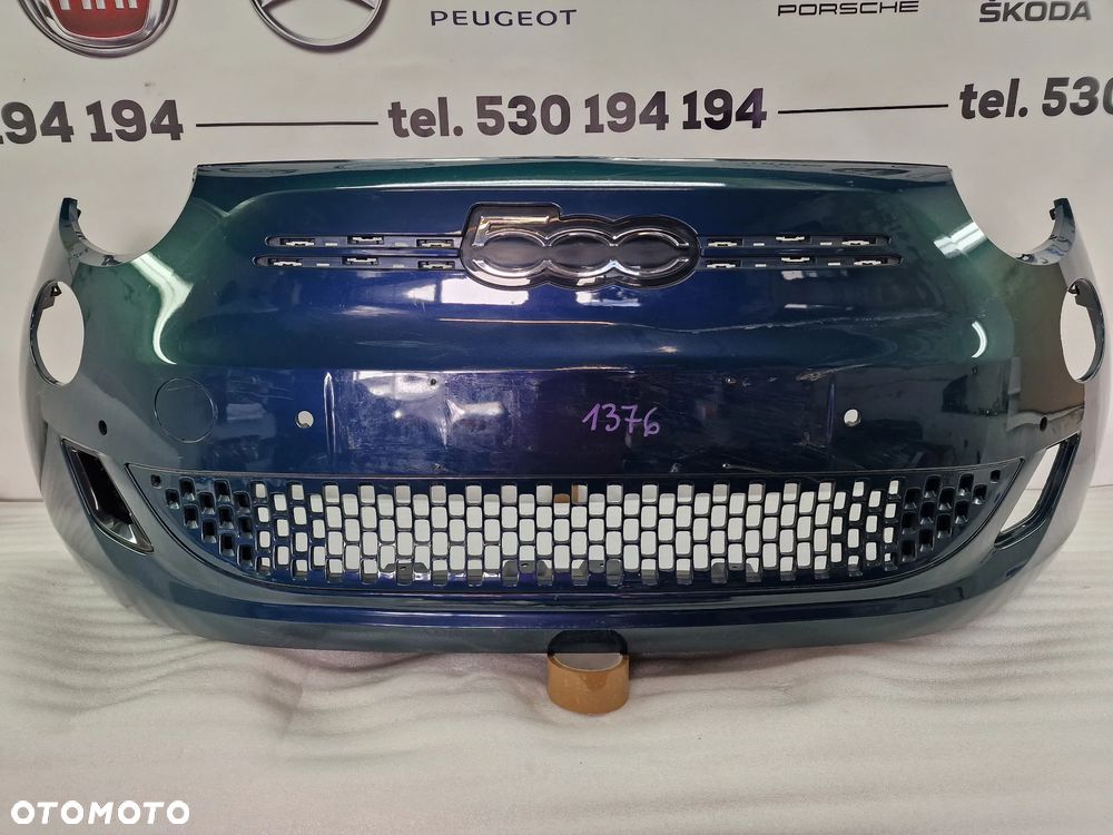 FIAT 500 E II ELECTRIC / ELEKTRYK 20- ZDERZAK PRZEDNI PRZÓD NA 6xPDC 6X PDC , NR 735714063 / 735714055 , + ZNACZEK , NR ZNACZKA 735710608 , NR AUKCJI NZ1376 - 1