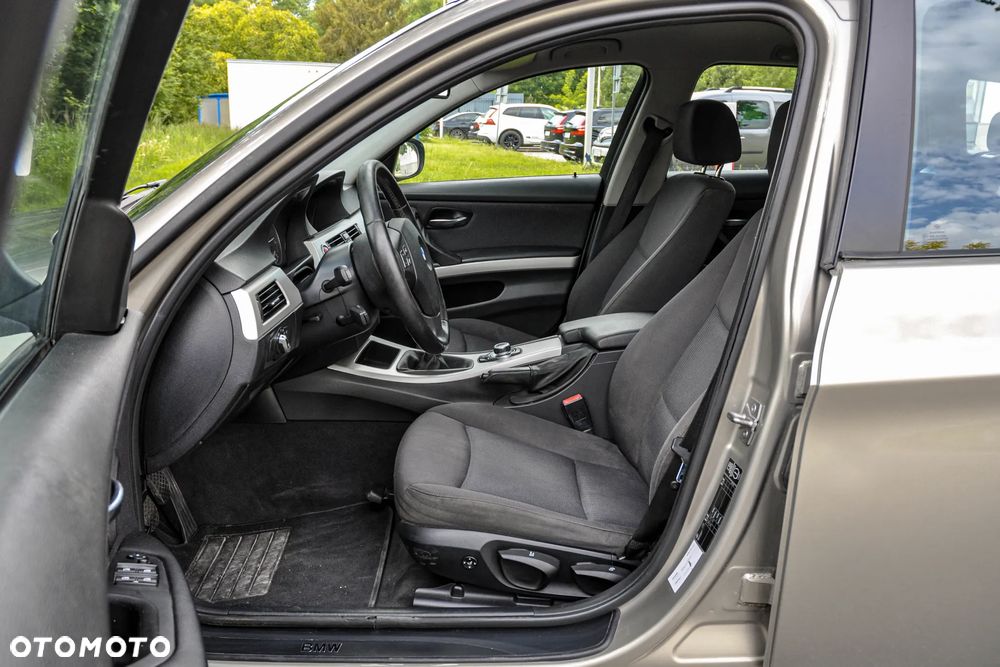 BMW Seria 3 320d DPF Efficient Dynamics Edition - 7