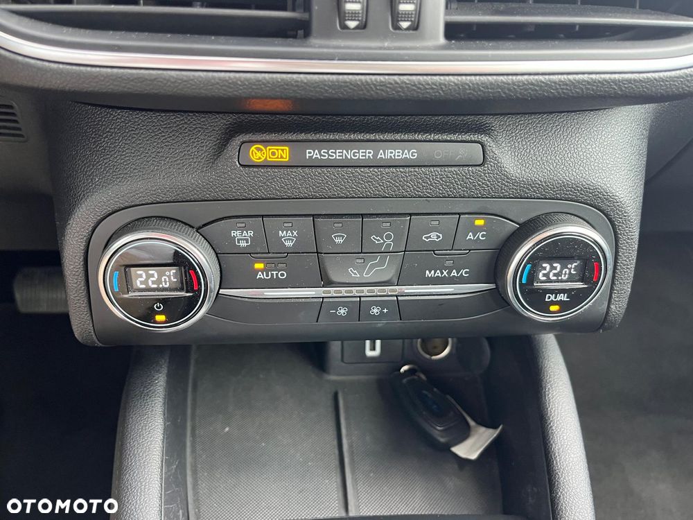 Ford Focus 1.0 EcoBoost Titanium - 11