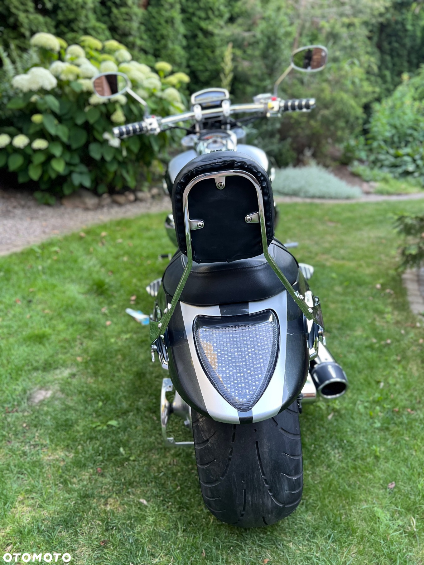 Suzuki Intruder - 11