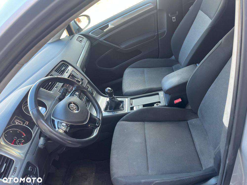 Volkswagen Golf - 6