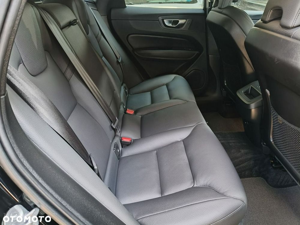 Volvo XC 60 B4 D AWD Ultimate Dark - 20