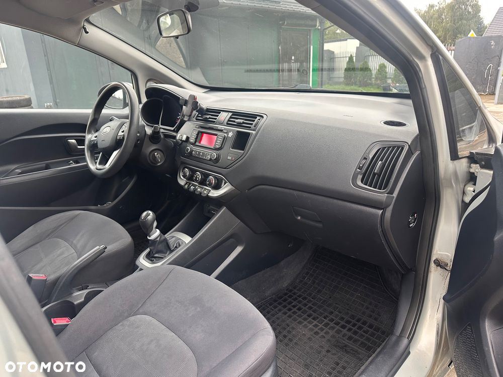 Kia Rio - 25
