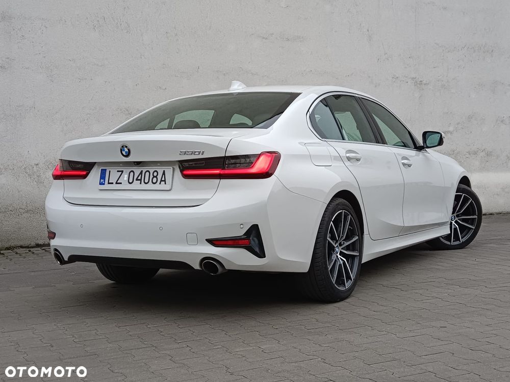 BMW Seria 3 330i xDrive Sport Line - 9
