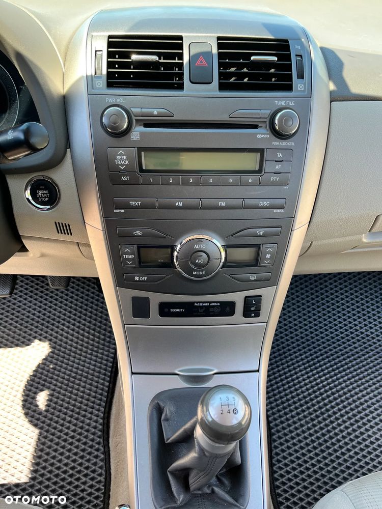 Toyota Corolla 1.6 VVT-i Luna - 14