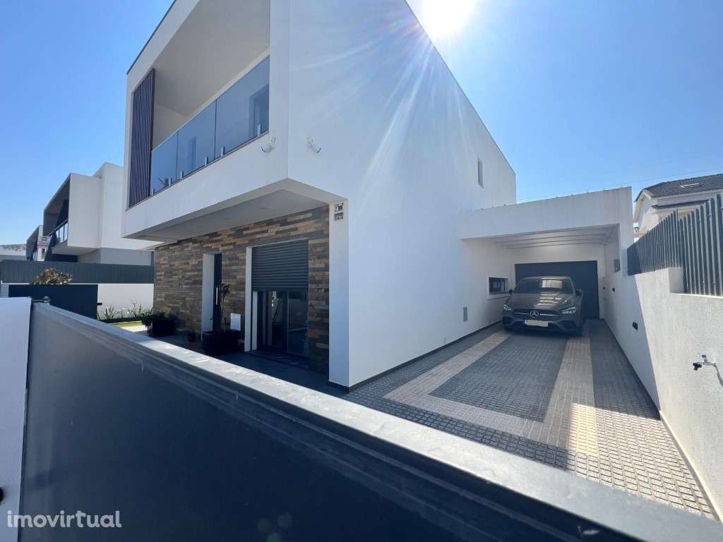 Moradia Isolada T4 Com piscina - Grande imagem: 2/40