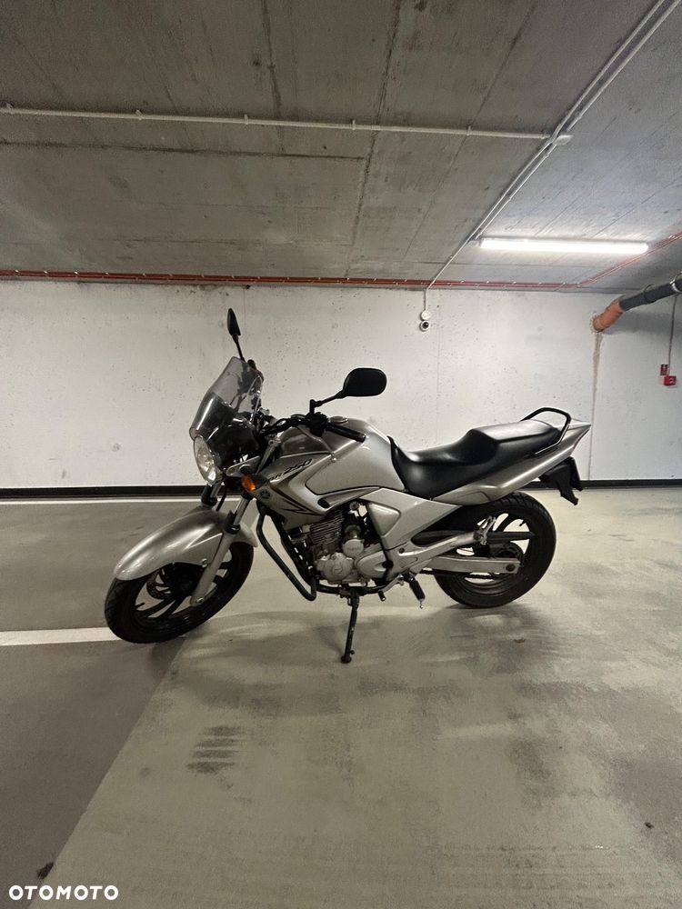 Yamaha YBR - 6