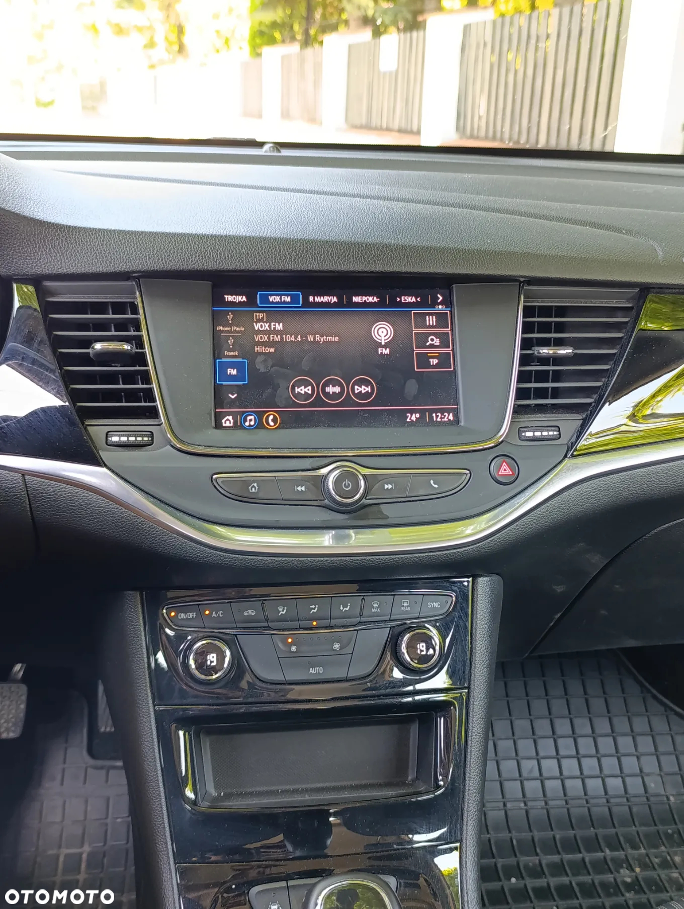 Opel Astra V 1.2 T Elegance S&S - 11