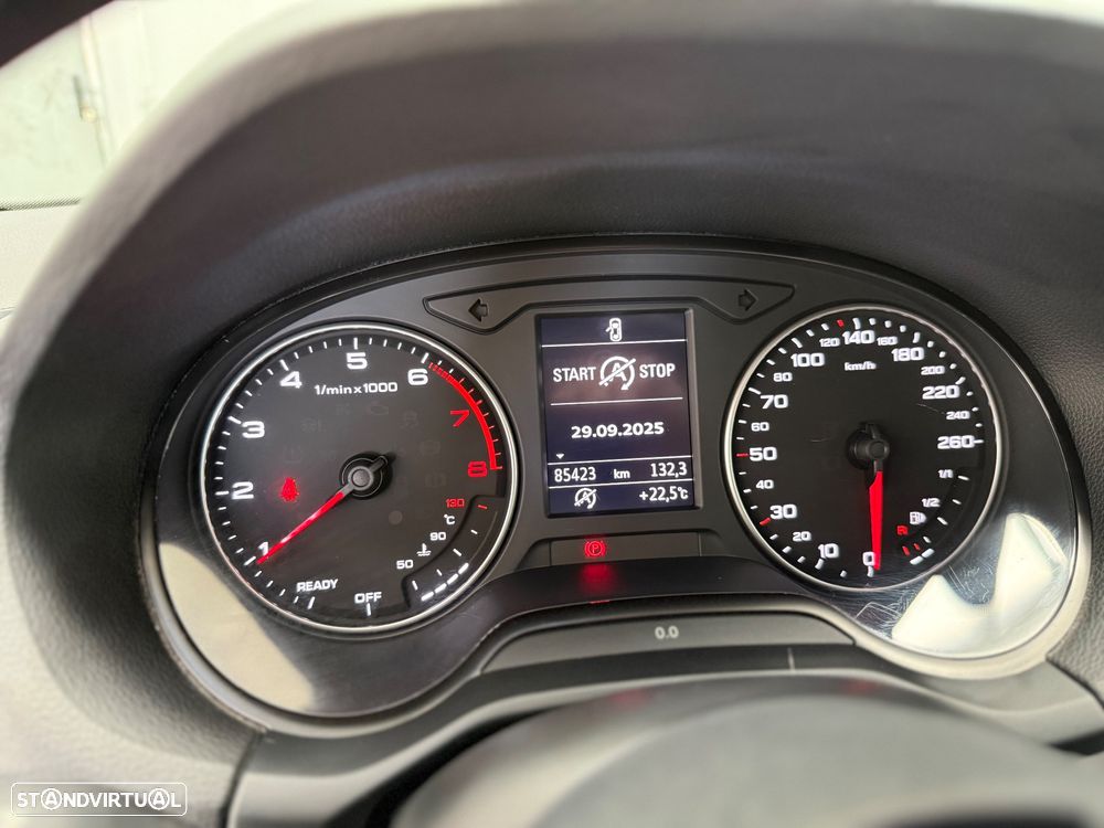Audi Q2 30 TFSI Design - 11