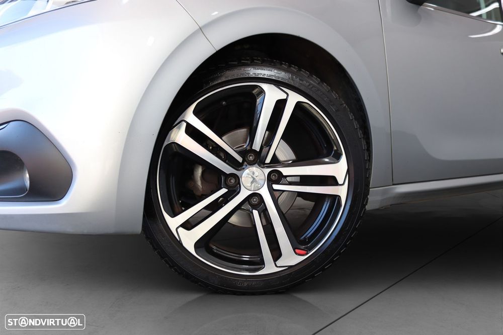 Peugeot 208 1.2 PureTech GT Line - 17
