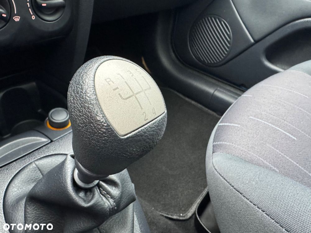 Renault Clio 1.2 16V Confort Authentique - 7