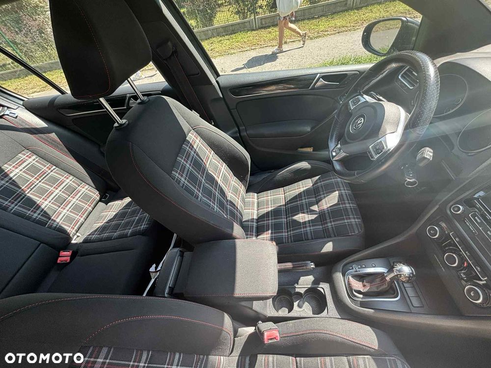 Volkswagen Golf - 11