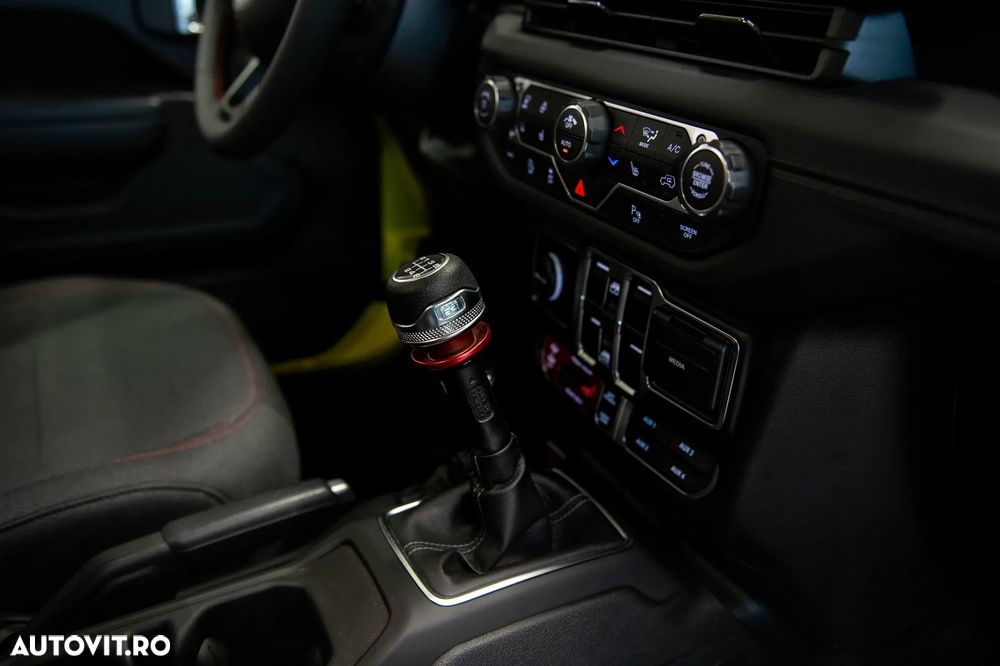 Jeep Wrangler - 28