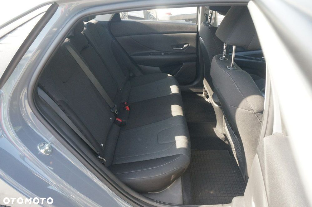 Hyundai Elantra 1.6 Modern - 31