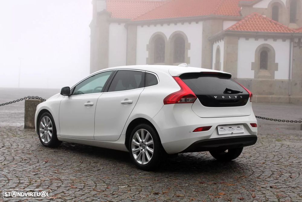 Volvo V40 1.6 D2 Momentum Eco - 4