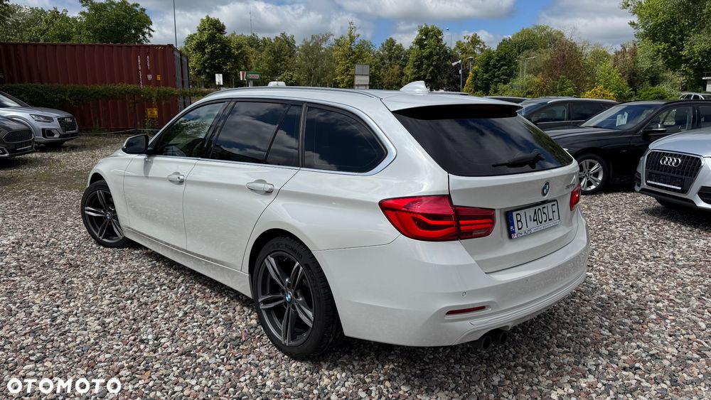BMW Seria 3 320d Sport Line - 10