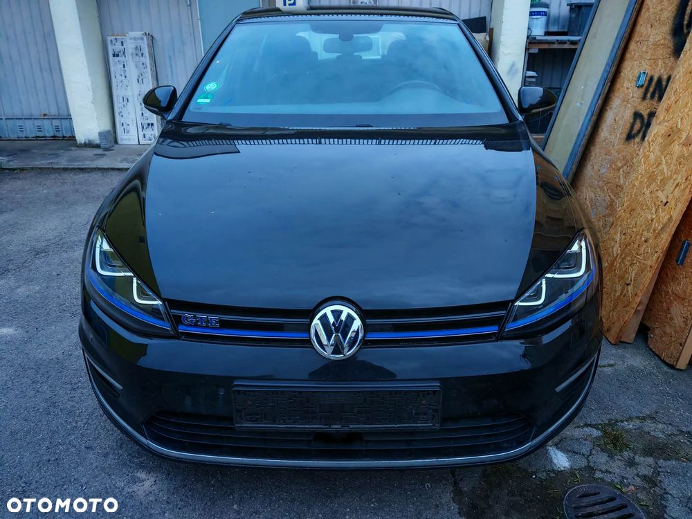 Volkswagen Golf - 1