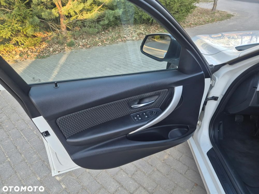 BMW Seria 3 318d DPF Edition Lifestyle - 18