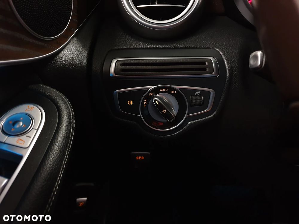 Mercedes-Benz GLC 220 d 4Matic 9G-TRONIC AMG Line - 27
